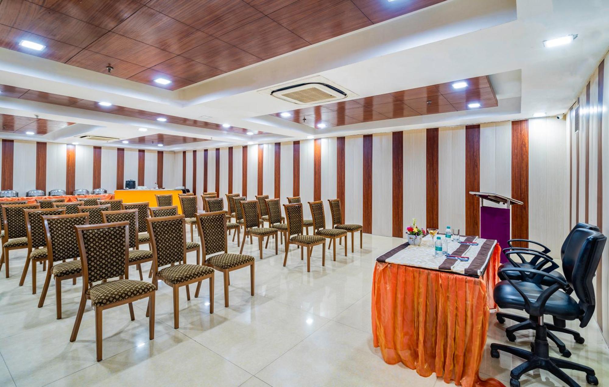 Zip By Spree Hotels Delhi Greater Kailash Нью-Делі Екстер'єр фото